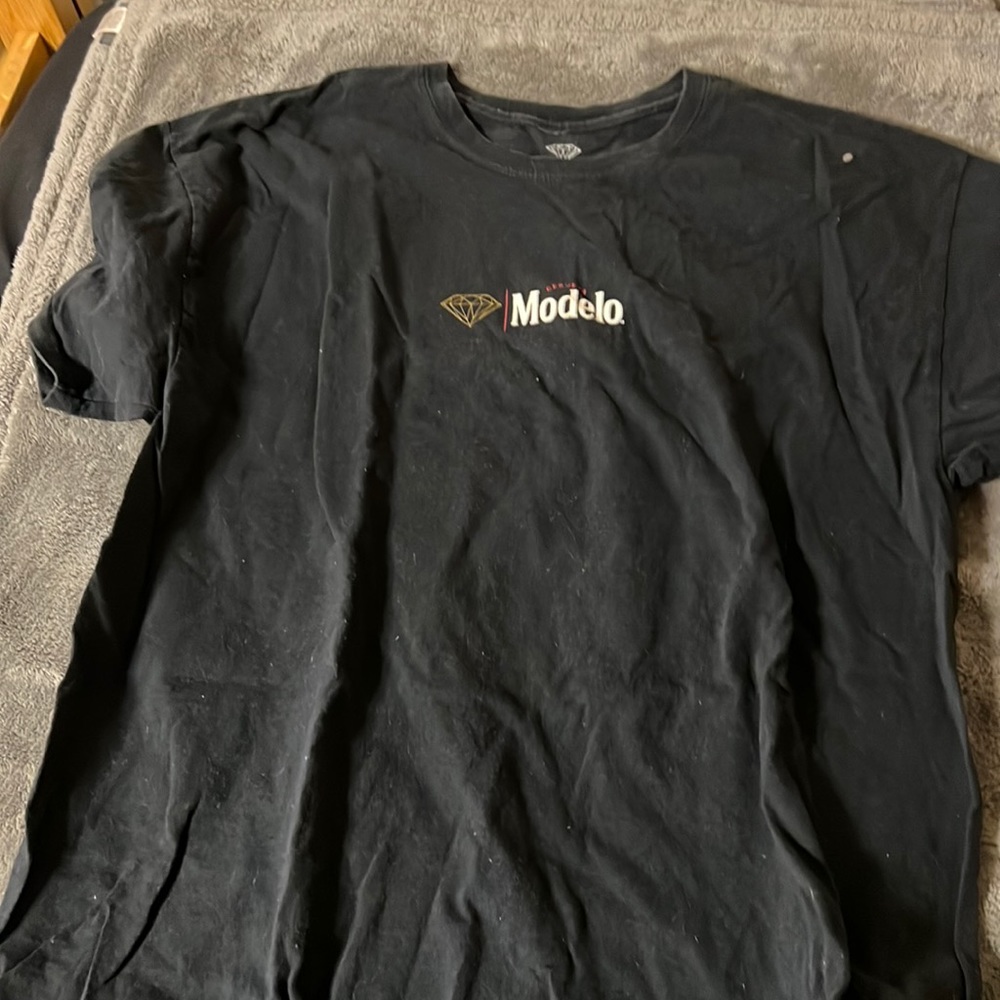 Modelo shirt